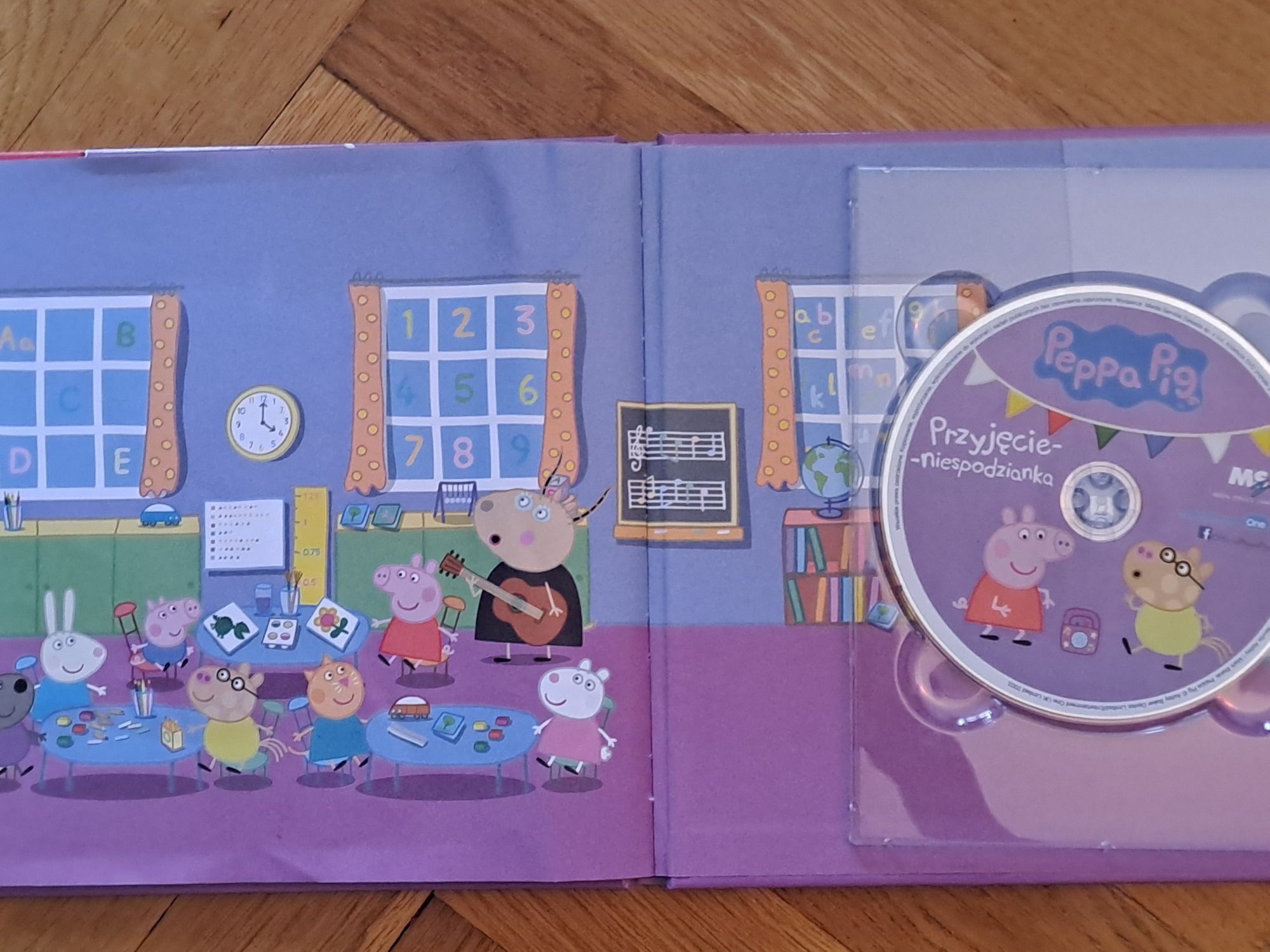 Książeczki Świnka Peppa +płytą DVD z 10 bajkami i naklejkami