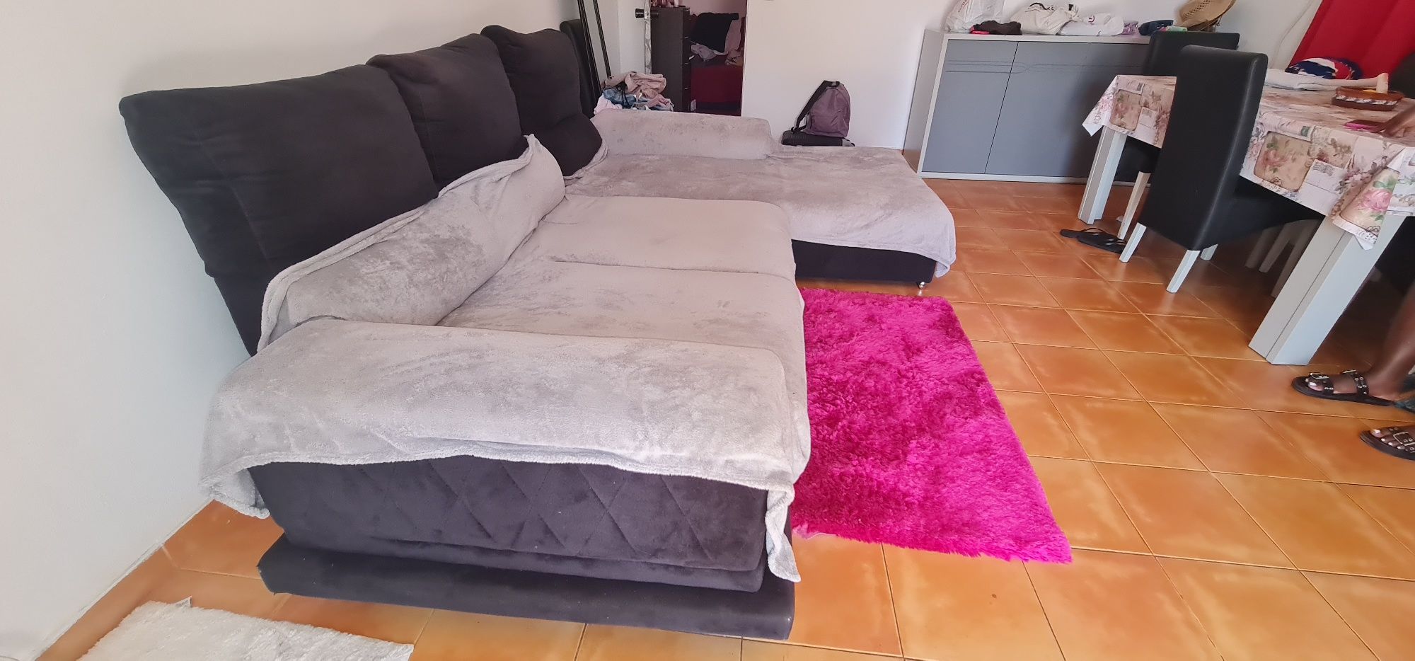 Estou a vender porque vau viver em Lisboa tenho que intregar a casa