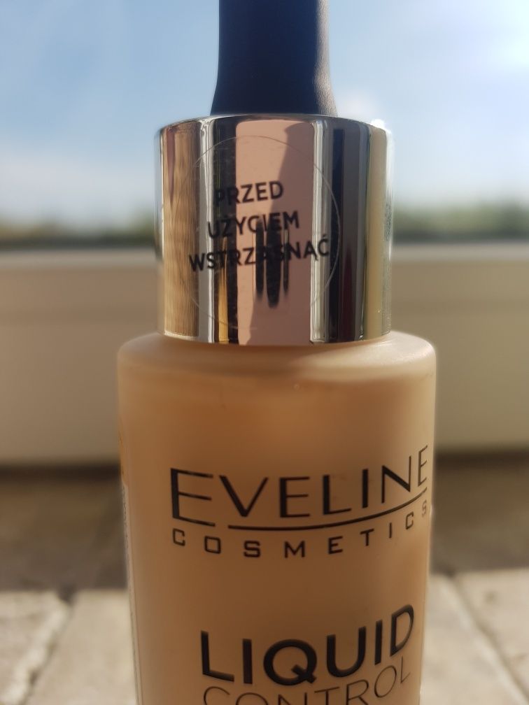 Podkład Eveline Liquid Control 015 Light vanilla