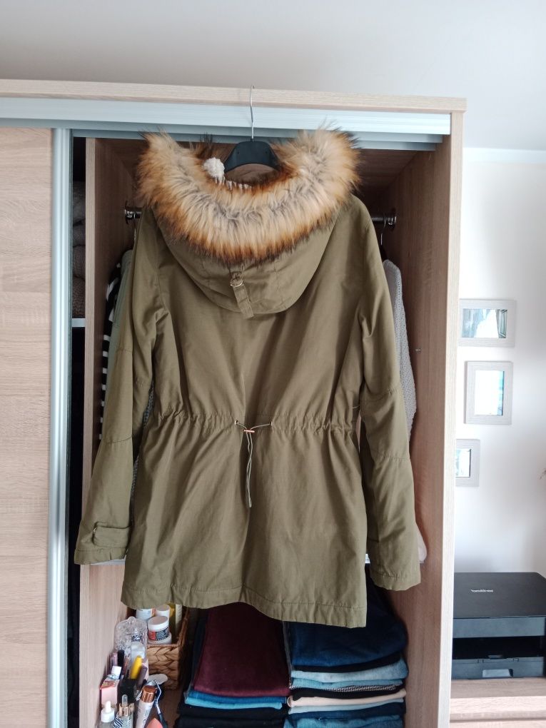 ocieplana zimowa kurtka damska parka khaki z kapturem Reserved m
