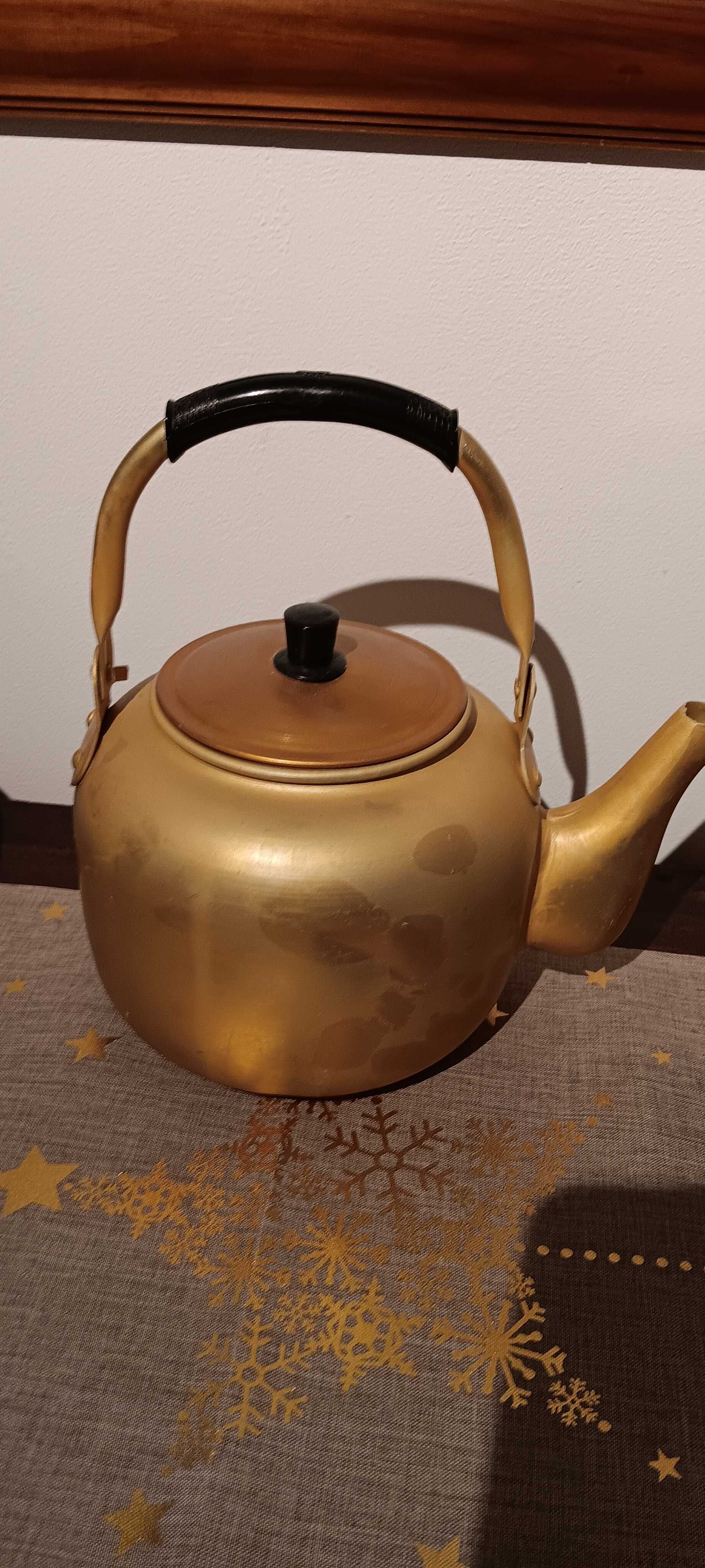 Bules de Chá Vintage em Latão Dourado