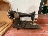 Máquina costura Singer com móvel