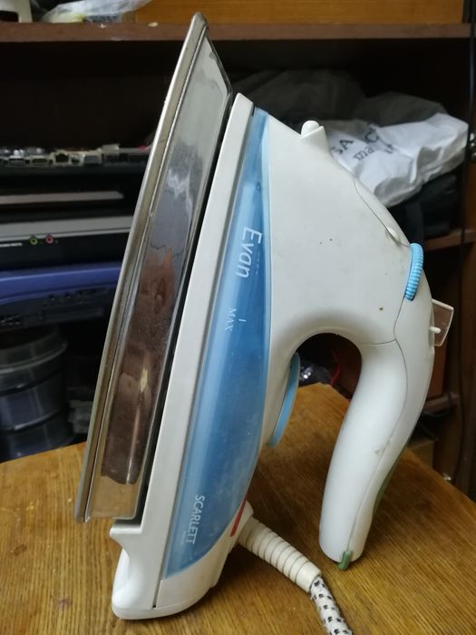 Утюг Scarlett Evan 2 кВт