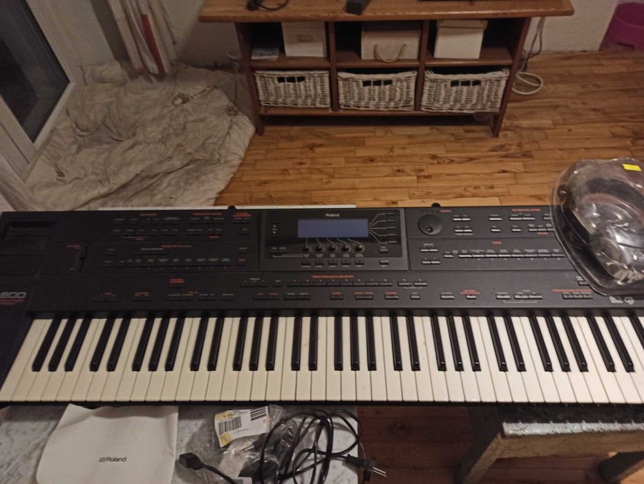 Organy Roland G-800 + głośniki estradowe że wzmacniaczem