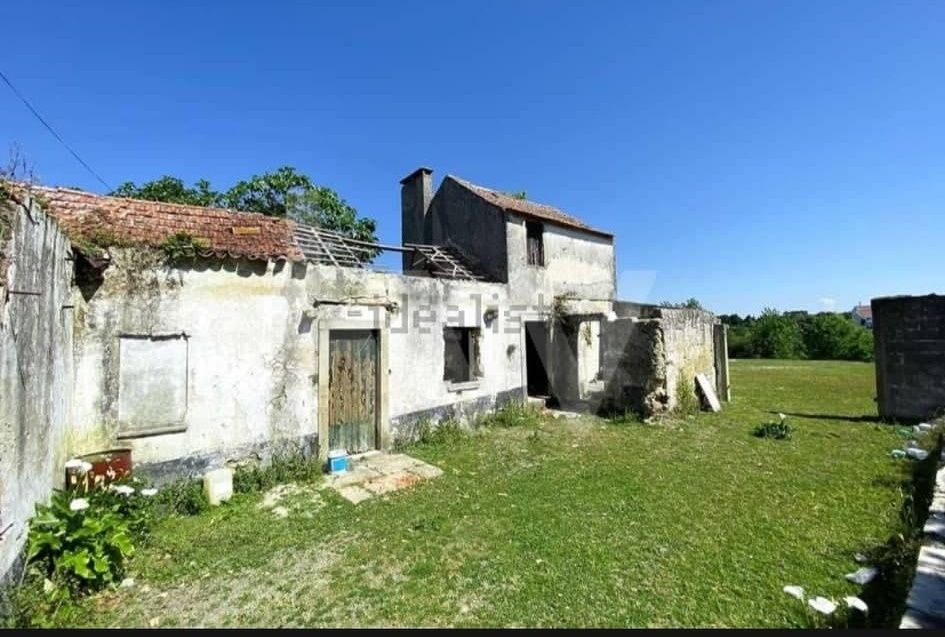 Terreno com casa devoluta - Coutada - próximo Universidade Aveiro