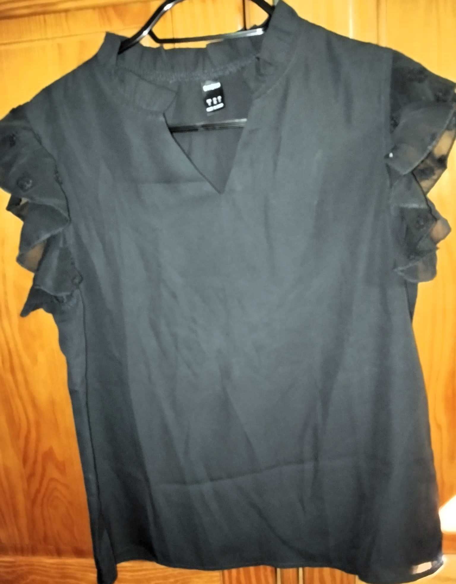 2 Vestidos (10€ cada) + 1 Top (5€) – Sem uso!