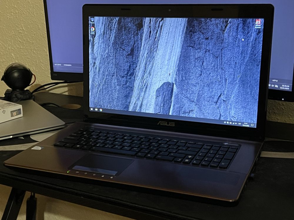 Ноутбук ASUS K73E (K73E-TY433D) 17.3 / B970 / 4 ГБ ОЗУ / 120GB SSD+500
