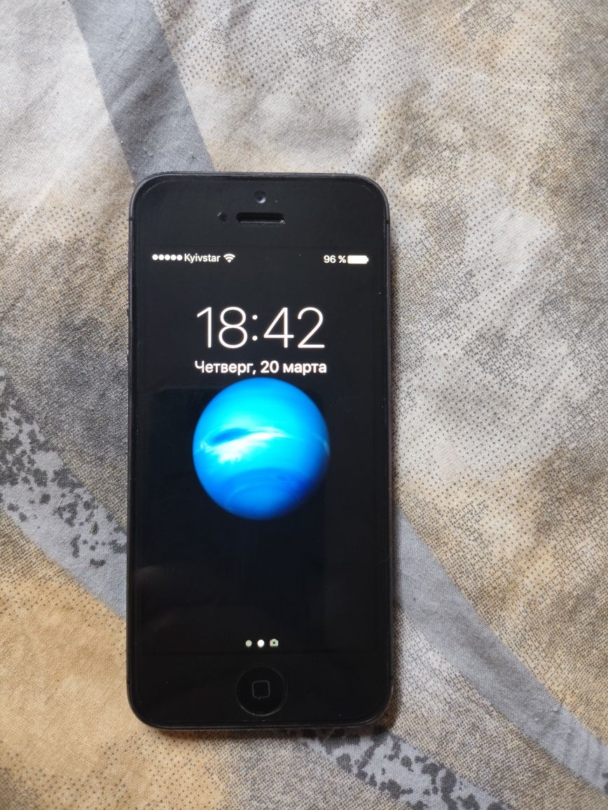 Продам iPhone 5 .