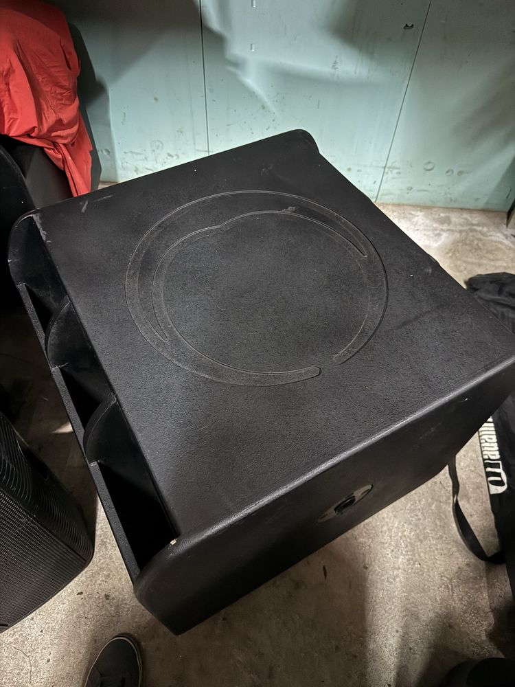 Sistema de som Turbosound milan 2x grave milan 18 e 2 x top milan 15