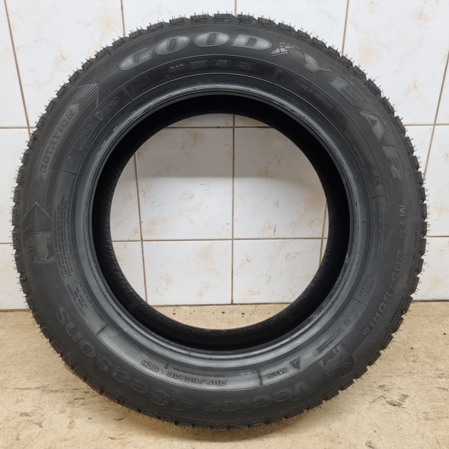 Nowa opona całoroczna 205/60 R16 92H GoodYear Vector 4Seasons