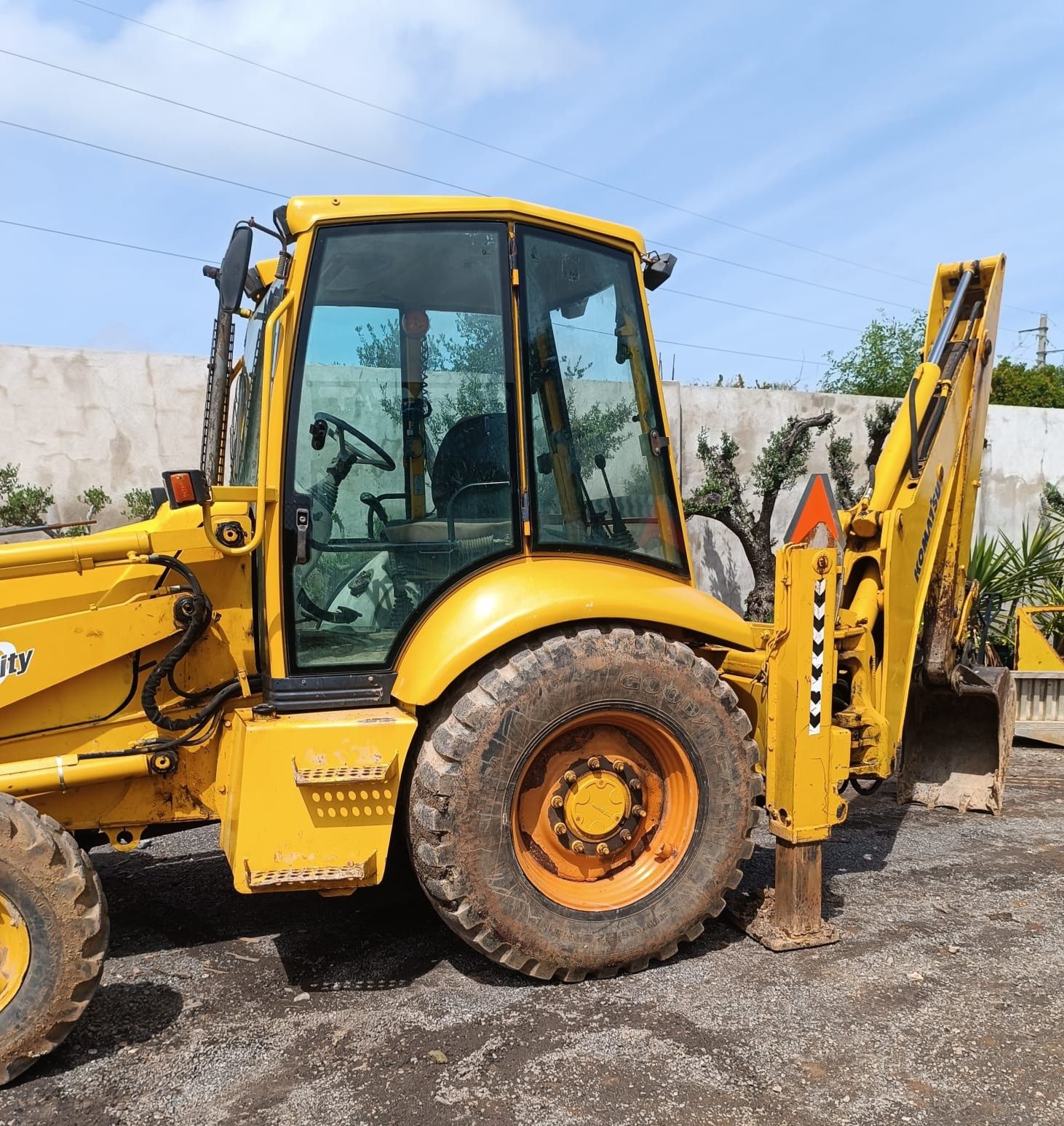 Retroescavadora Komatsu 93R