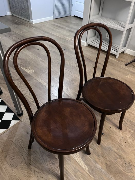 Zestaw: okrągły stolik + 4 krzesła w stylu retro