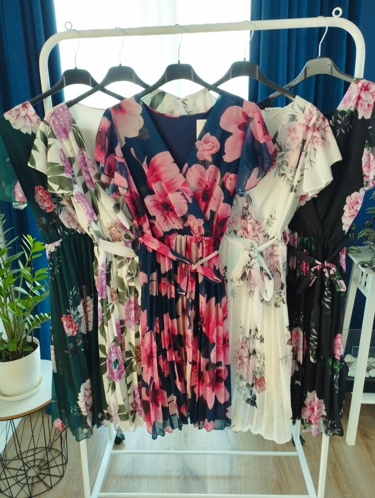 Granatowa plisowana sukienka w kwiaty XL