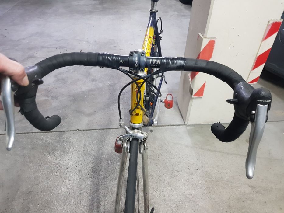 Bicicleta de estrada mais calcado