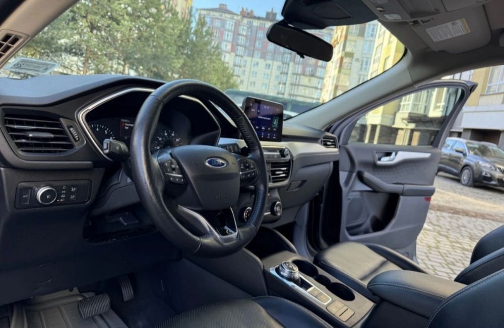Ford Escape 2020 рік