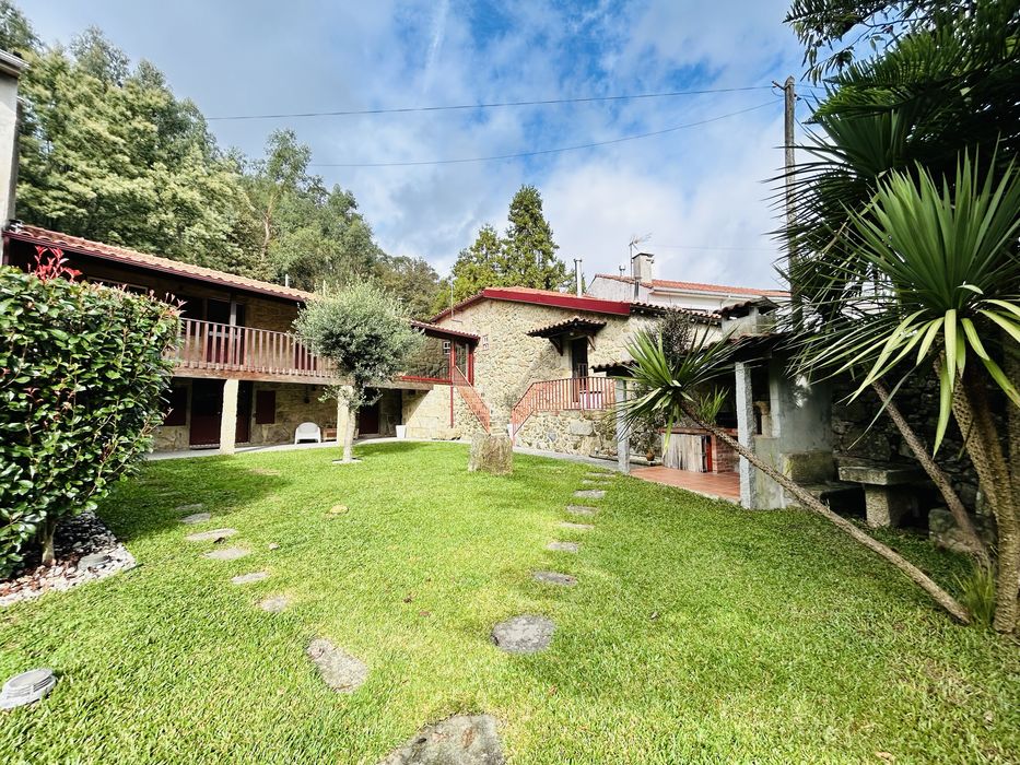 À VENDA - Casa de Pedra Única