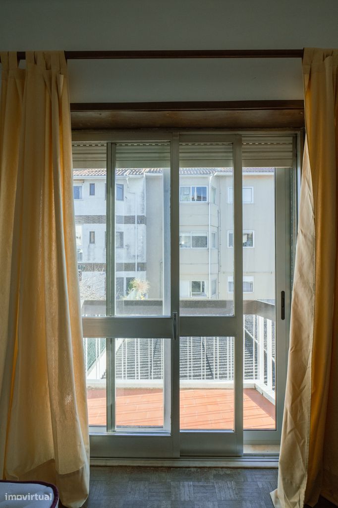 Apartamento T1 com duas varandas, mobilado, Bairro Gulbenkian, Aveiro
