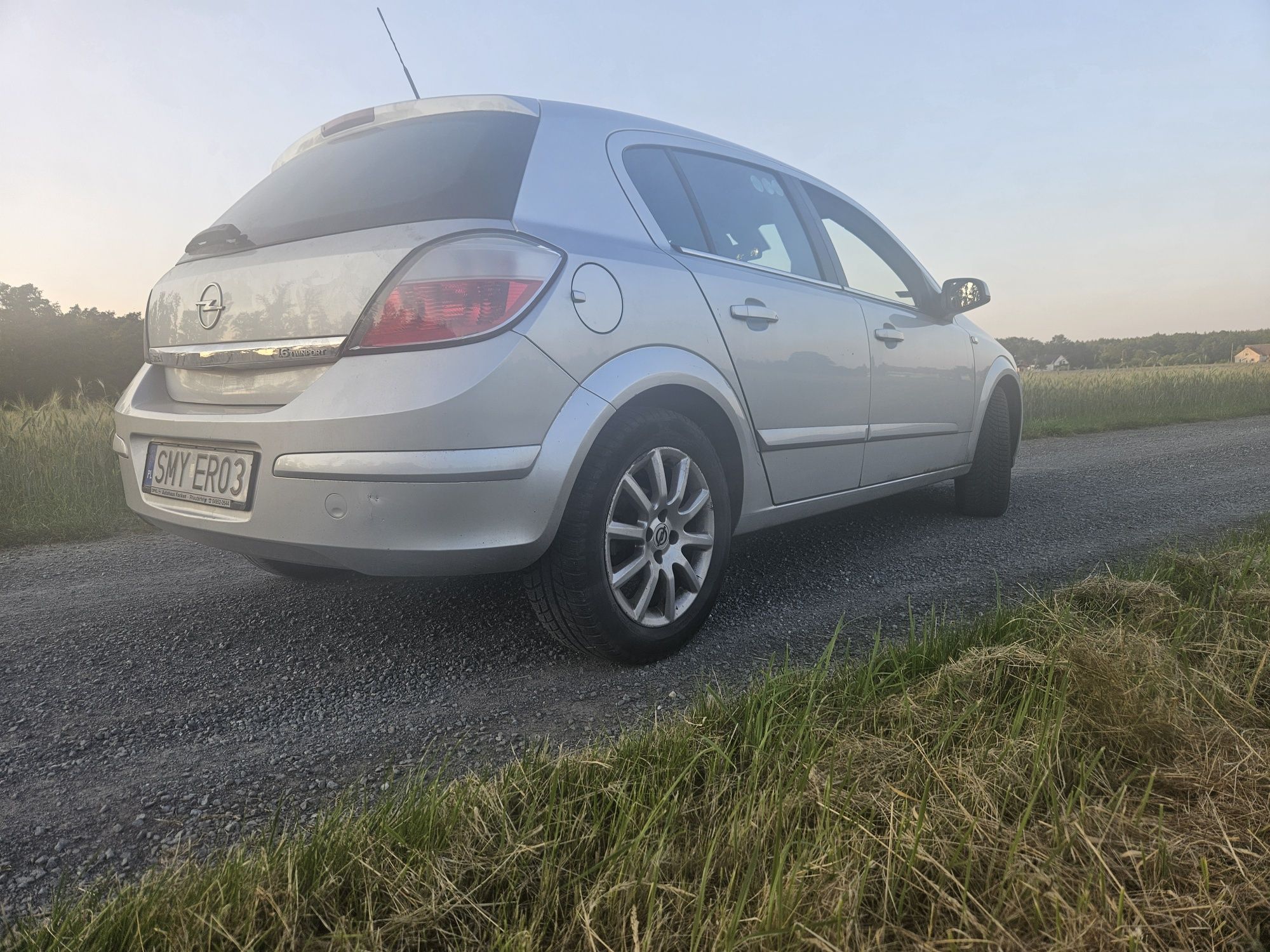 Opel Astra H * 1.6 benzyna * klima * idealna na dojazdy * 2 kpl opon