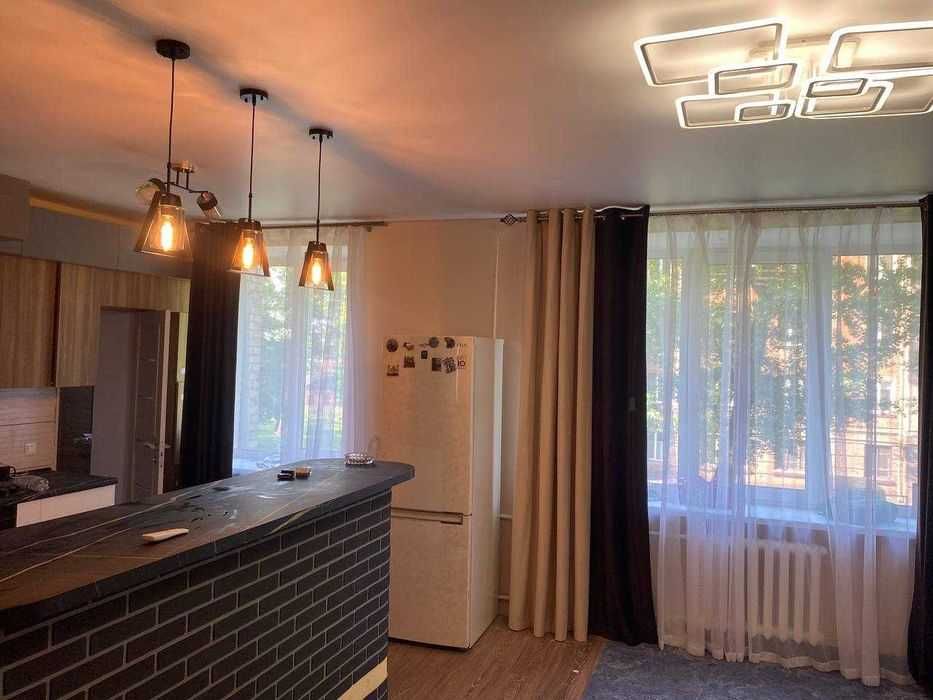 Продається 3-кімнатна квартира по вул Пілотська – зручний  район