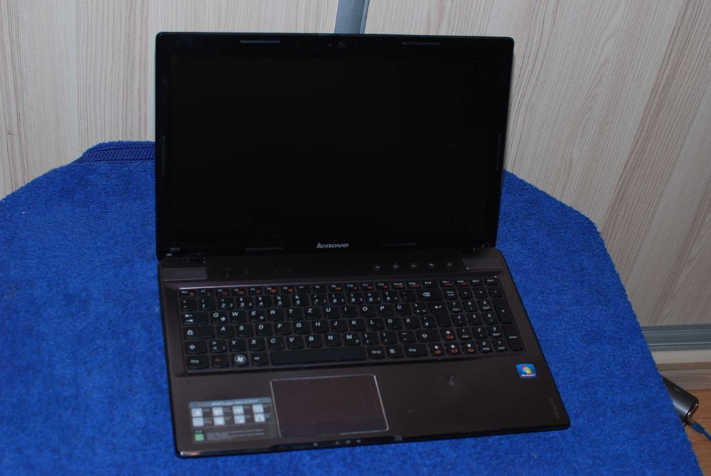 Laptop Lenovo 4 rdzenie 15,6" LED 8GB DDR3 Grafika 2 GB