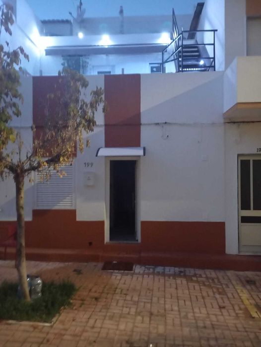 Aluga se T2 Monte gordo