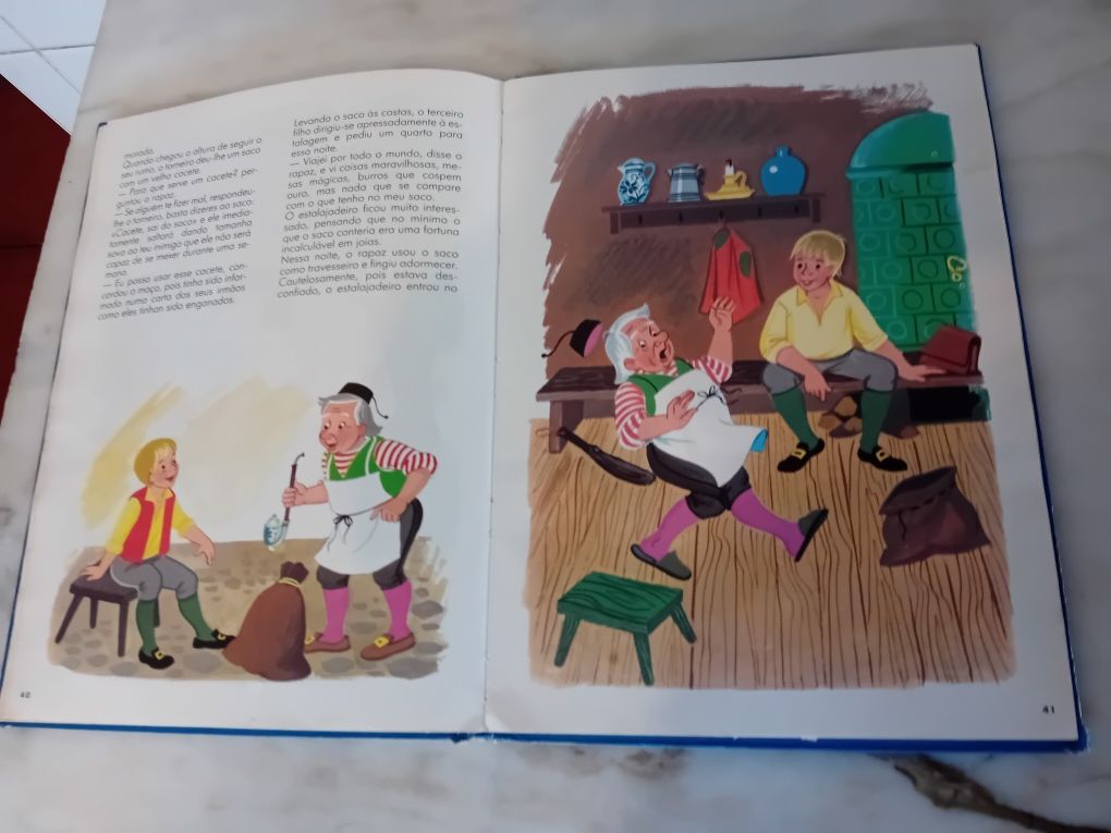 Livro Infantil Contos Infantis de " Grimm "