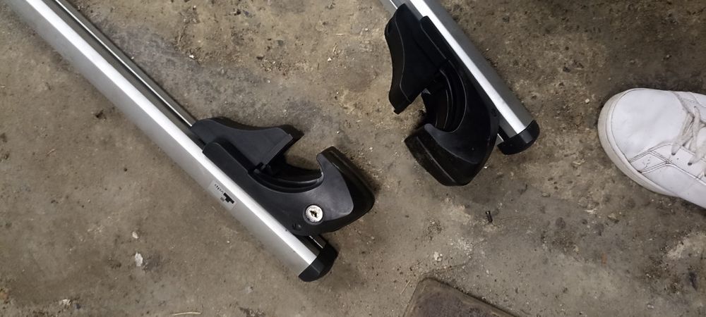 Boks dachowy+ relingi do boksu komplet