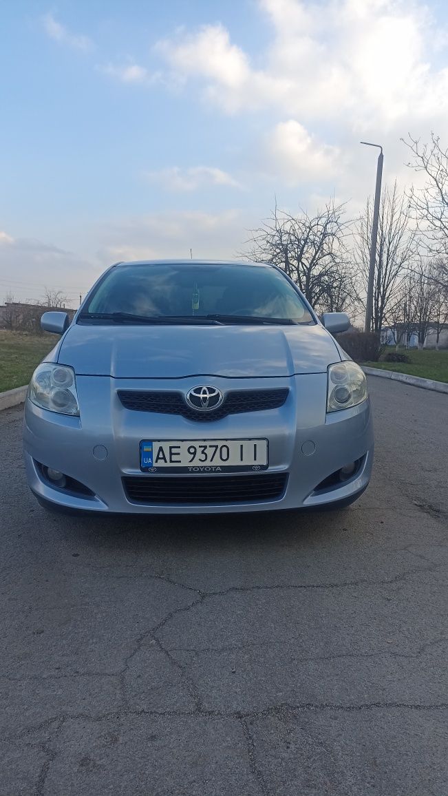 Продам Тойота аурис 1.6 автомат