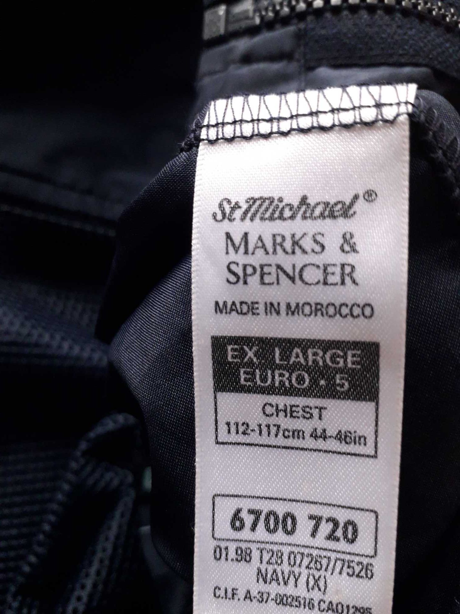 Легка чоловіча вітрівка.
MARKS & SPENCER