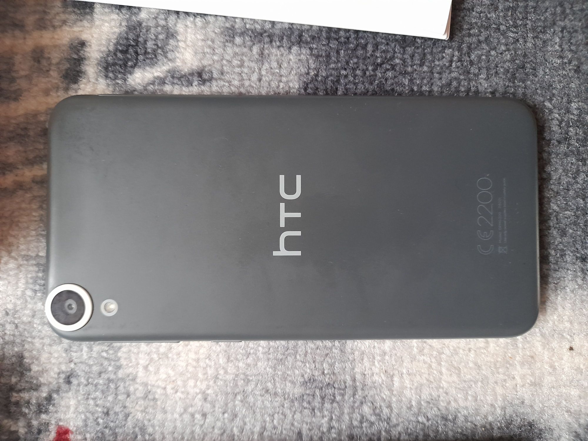 HTC Desire . 820G