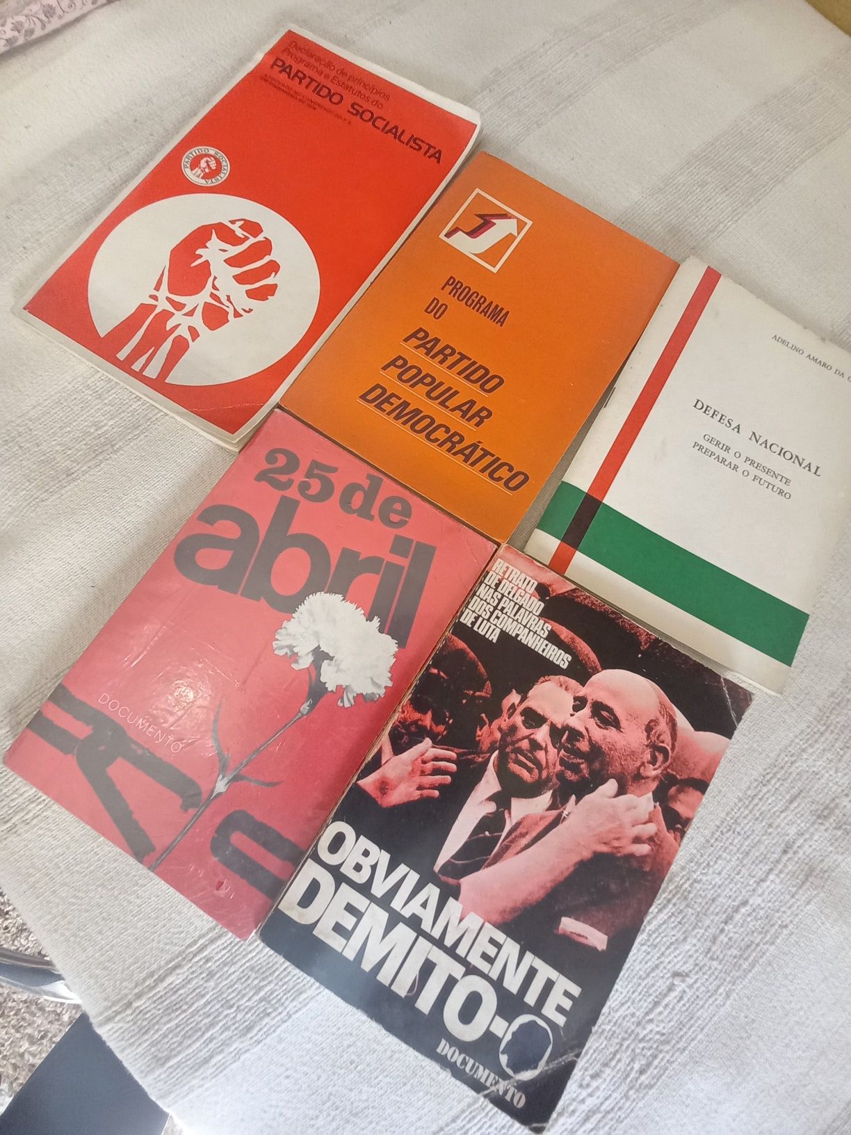 Cinco livros política de 1975 a 77 baratos