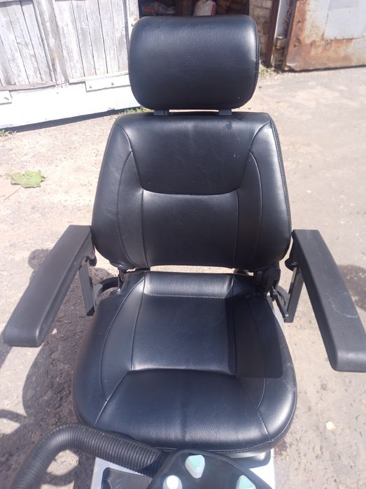 Електро каляска для людей кому тяжко пересуватись