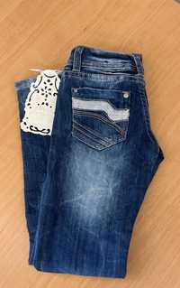 Spodnie nowe jeansy rurki 128