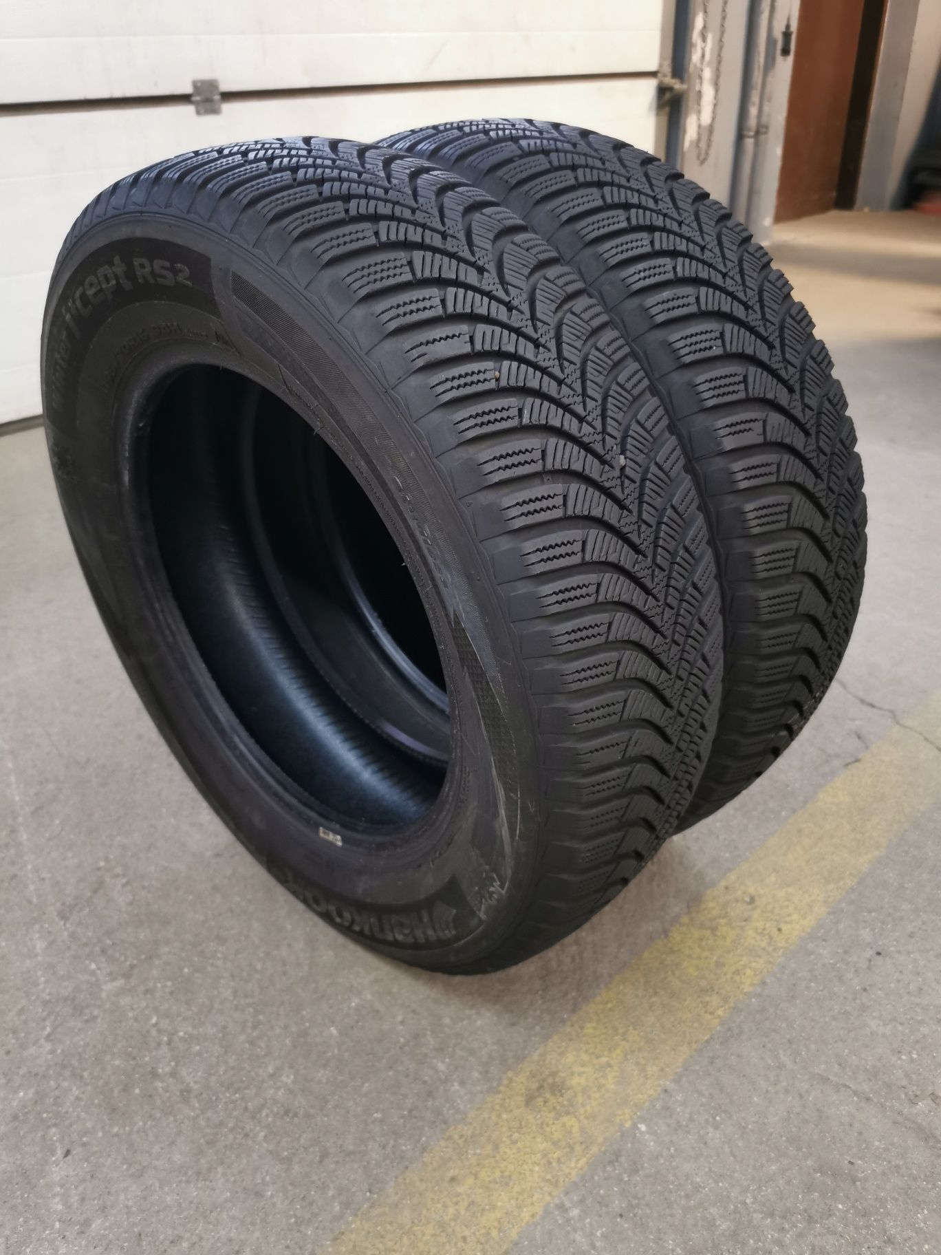 Para opon 195/70R16 Hankook Winter i* cept RS2