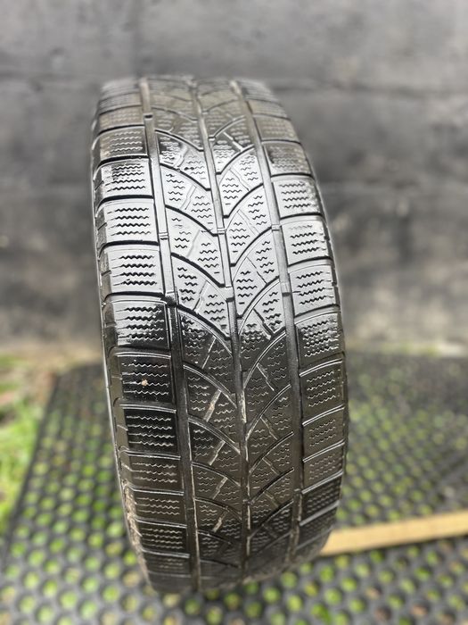 Шини R16 205/60 Bridgstone Blizzak lm-18c