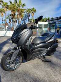 Yamaha Xmax 300.