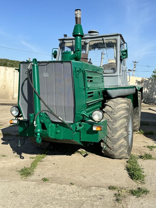 Трактор Т-150 в рабочем,