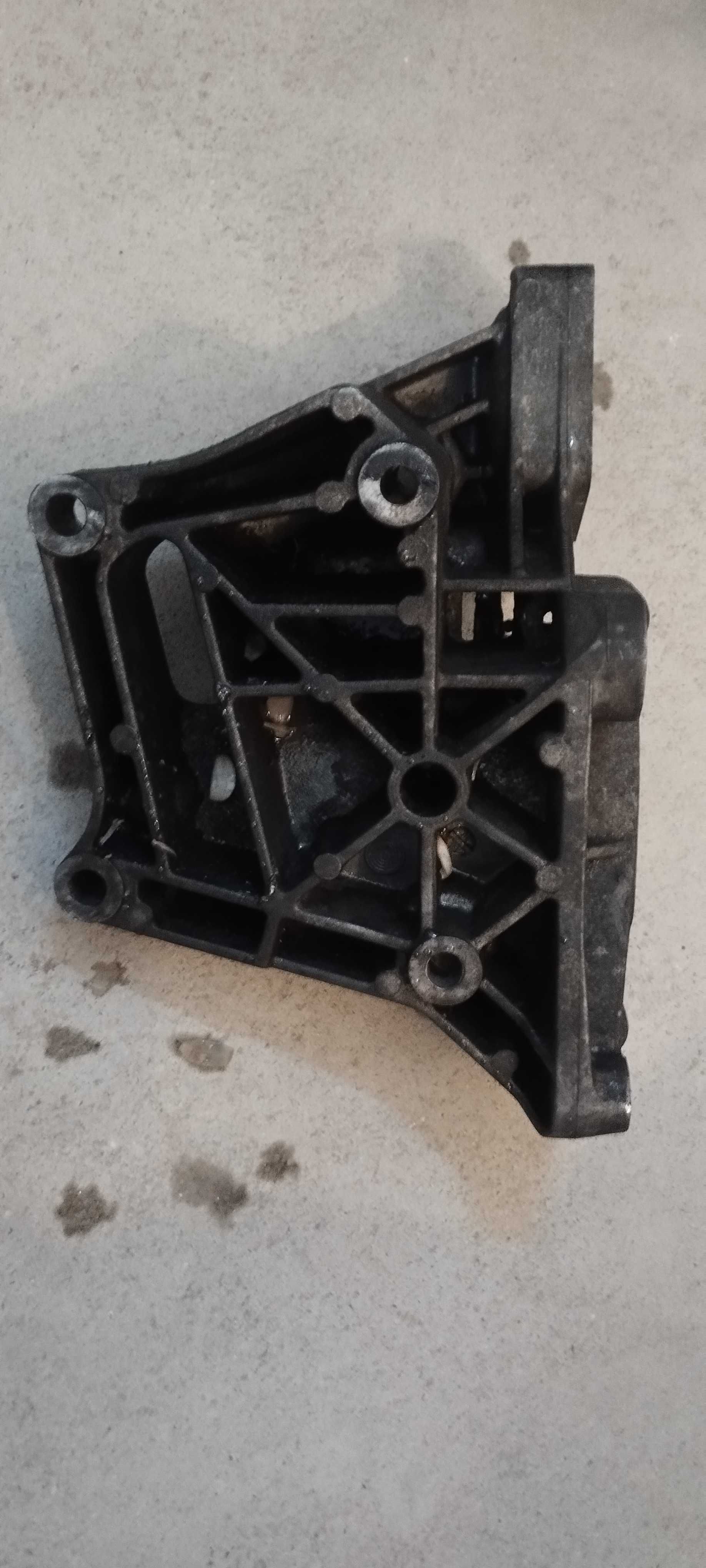 Suporte/apoio compressor do ar condicionado Opel 2.2