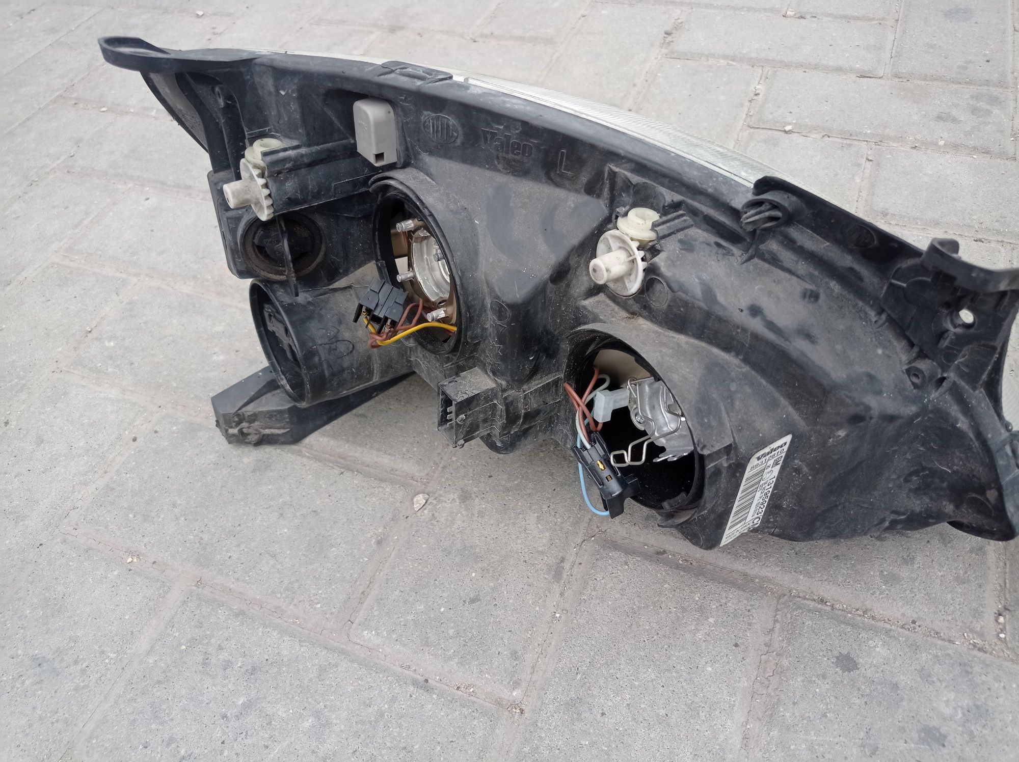 Lampa przód lewa opel corsa c 2005 rok