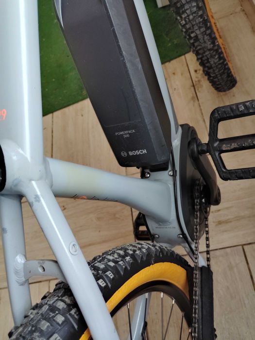 Rower elektryczny cube 29