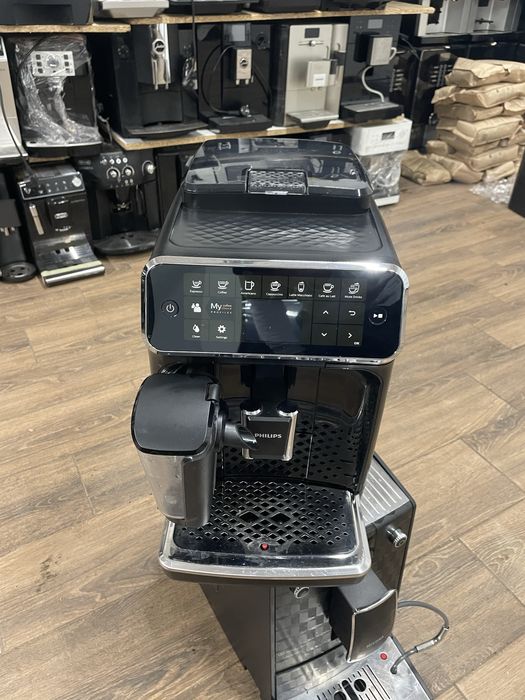 Кавомашина Philips LatteGo Series 4300 2022 р 5 тис порцій