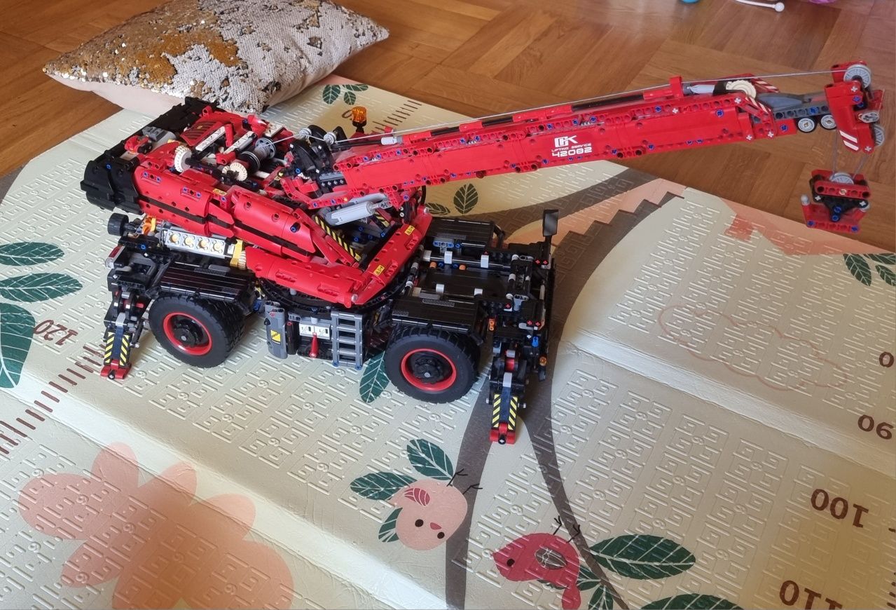Конструктор LEGO Technic Підйомний кран 42082