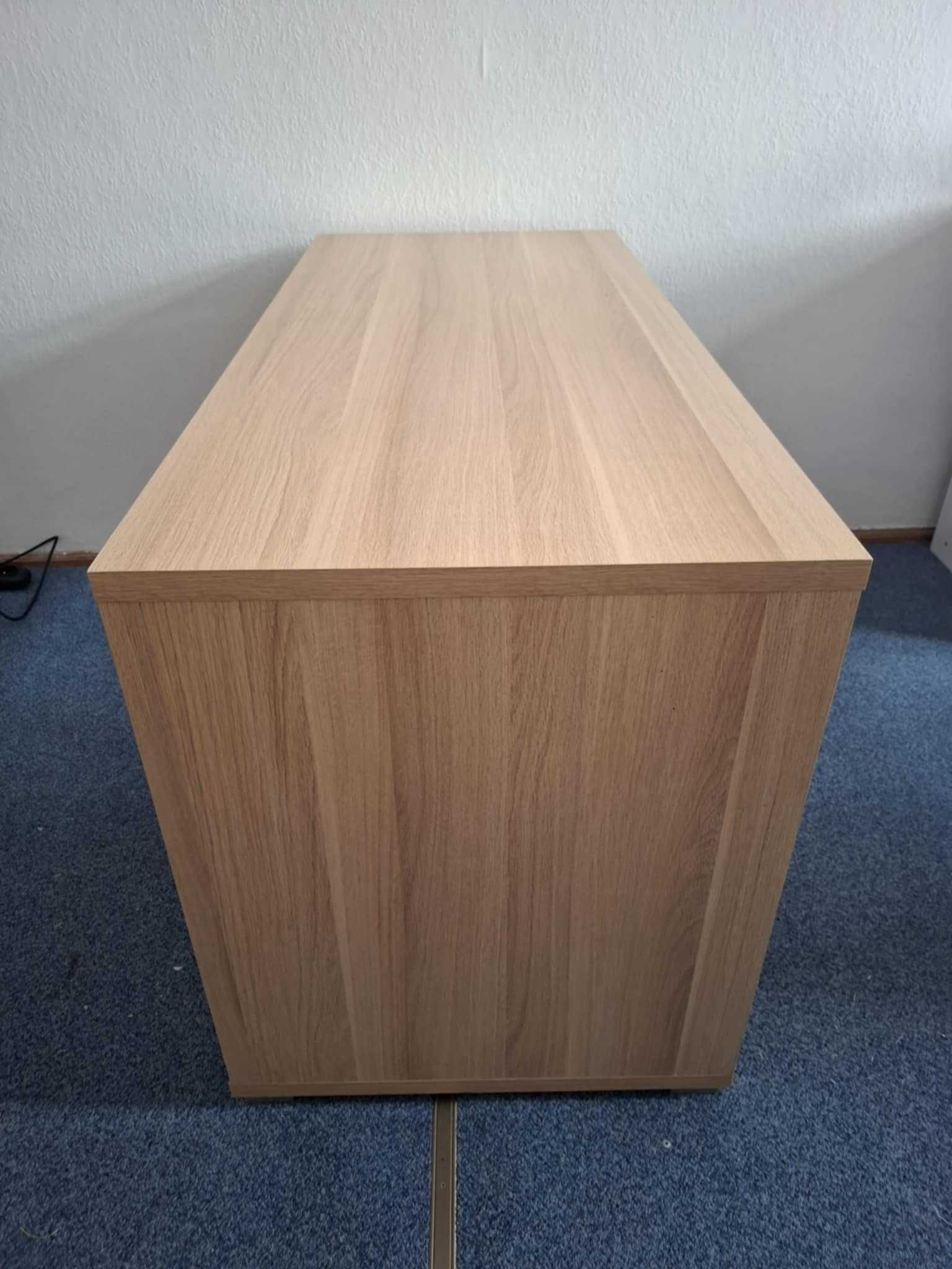 Solidne biurko z grubym blatem i szufladami, stan bardzo dobry
