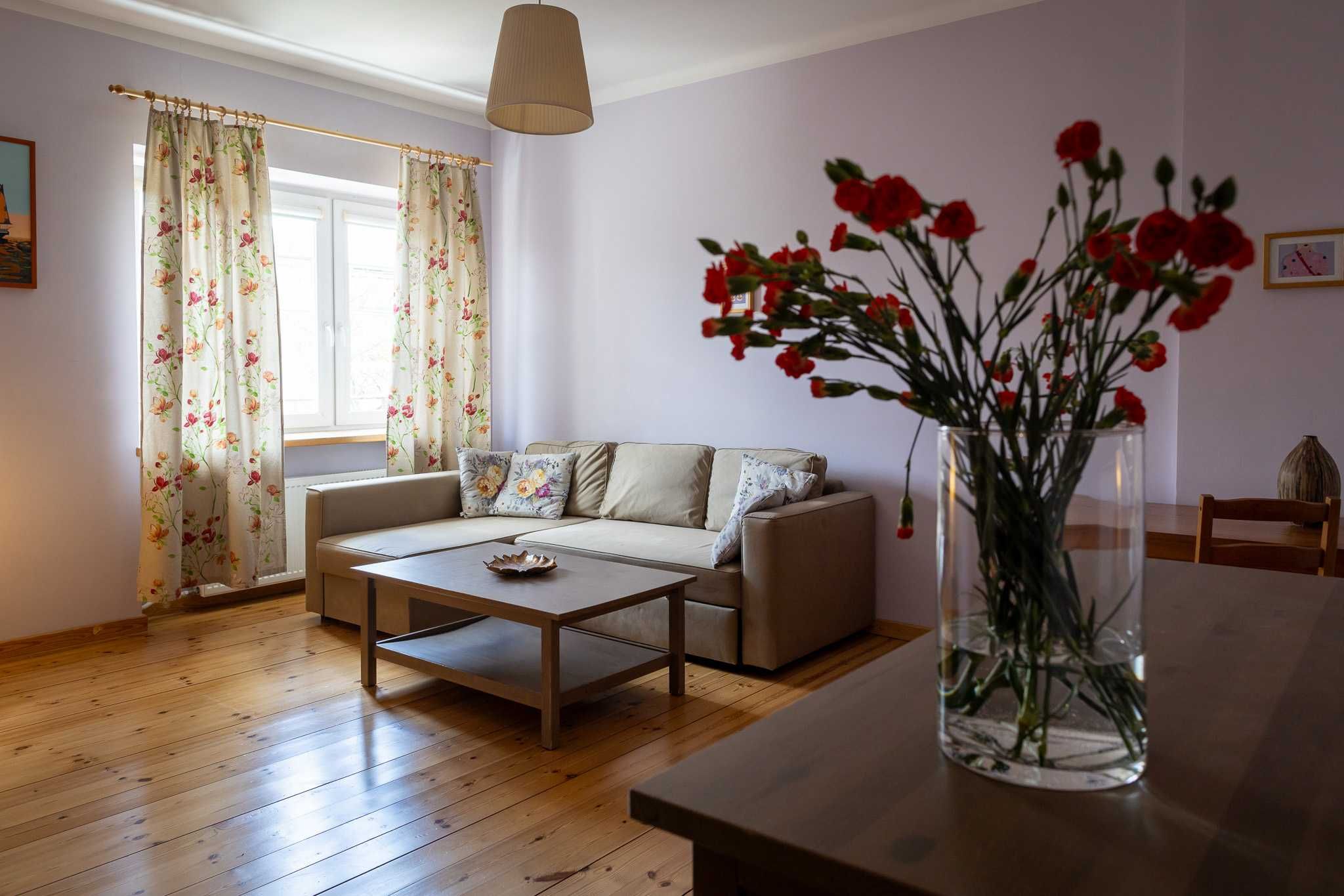 Przy parku na Zdrowiu (Close to park, quiet and cosy flat)