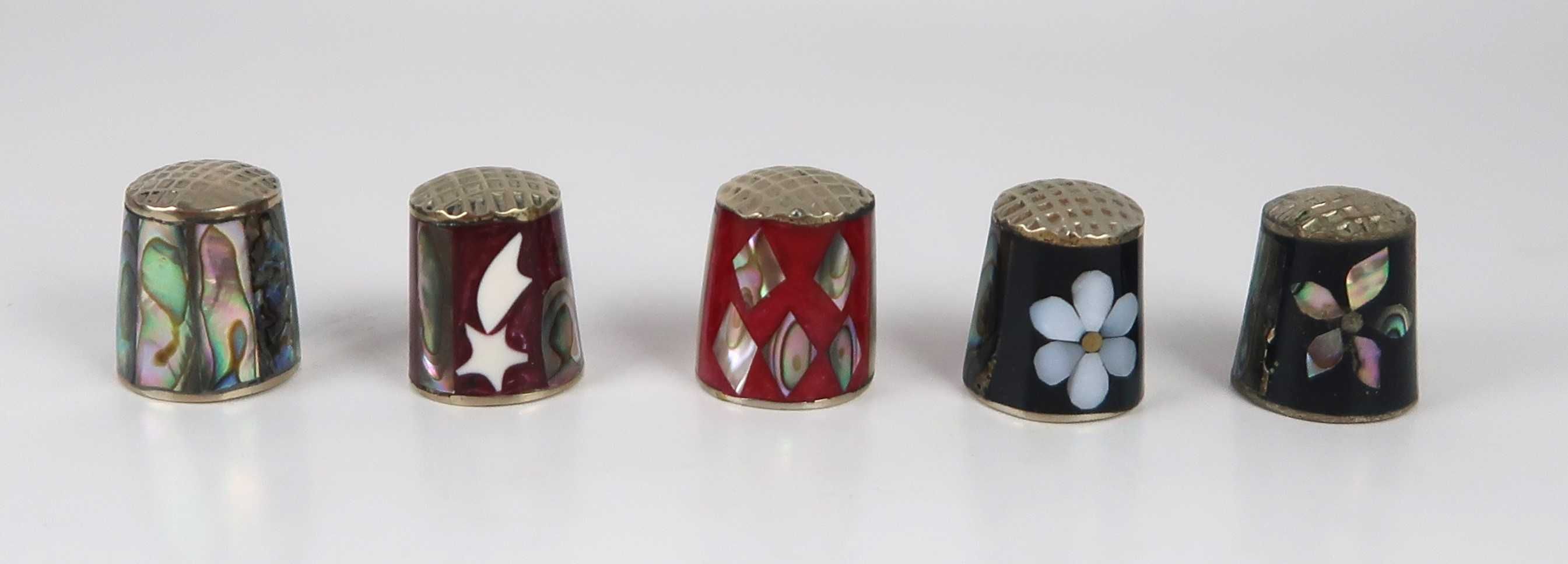Coleção de dedais em esmalte de Cloisonné e madrepérola, CADA