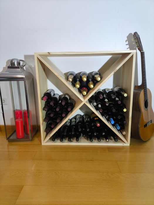 Garrafeira de madeira em pinho não tratado para até 90 garrafas