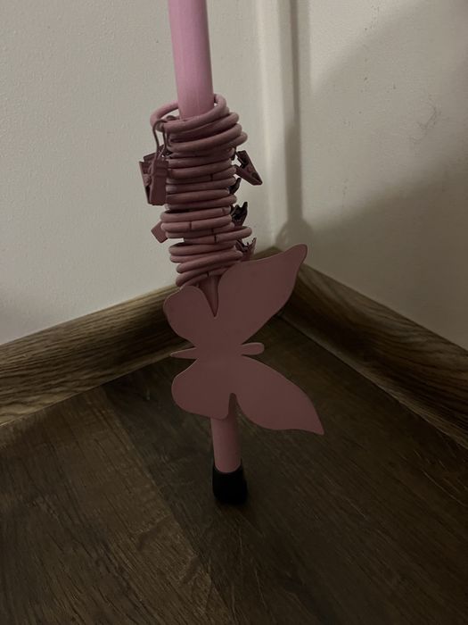 Karnisz do pokoju  różowy