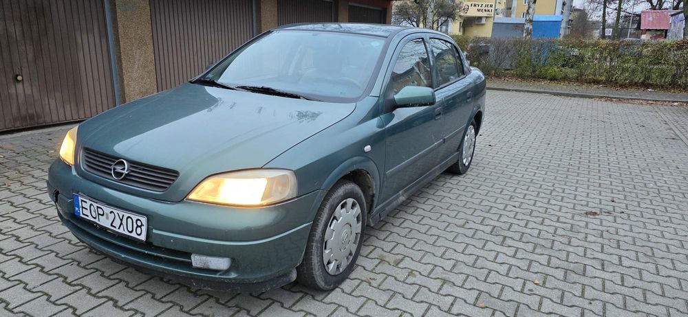 Opel astra G sedanik.