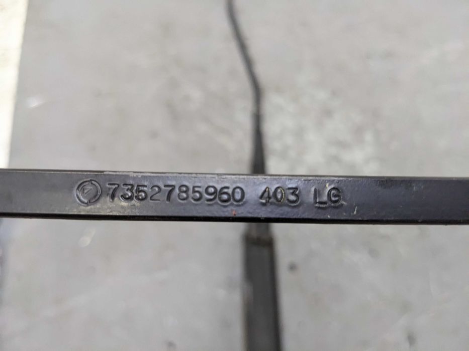Fiat Punto 2 II FL LIFT Ramiona Wycieraczek Przód Przednie