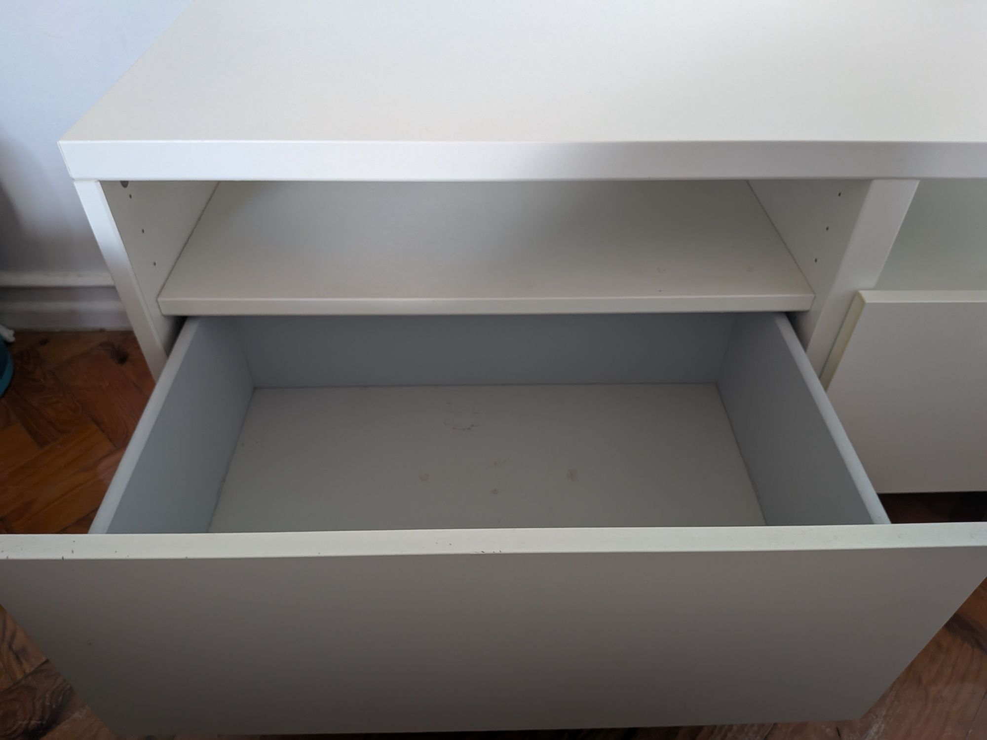 Móvel de TV IKEA BESTÅ, cor branca, 120x40x40